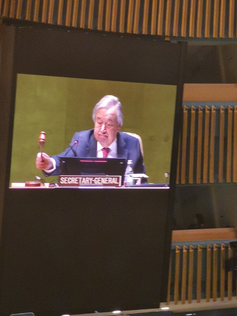Hoy 22 de Marzo, día Mundial del Agua, la Delegación de Cuba, presidida por la #VicePrimeraMinistra Inés María Chapman, lo Celebra, precisamente en la Sede de Naciones Unidas, donde se desarrolla la Conferencia, sobre el agua, la voz de Cuba presente #MejorEsPosible #INRHCuba
