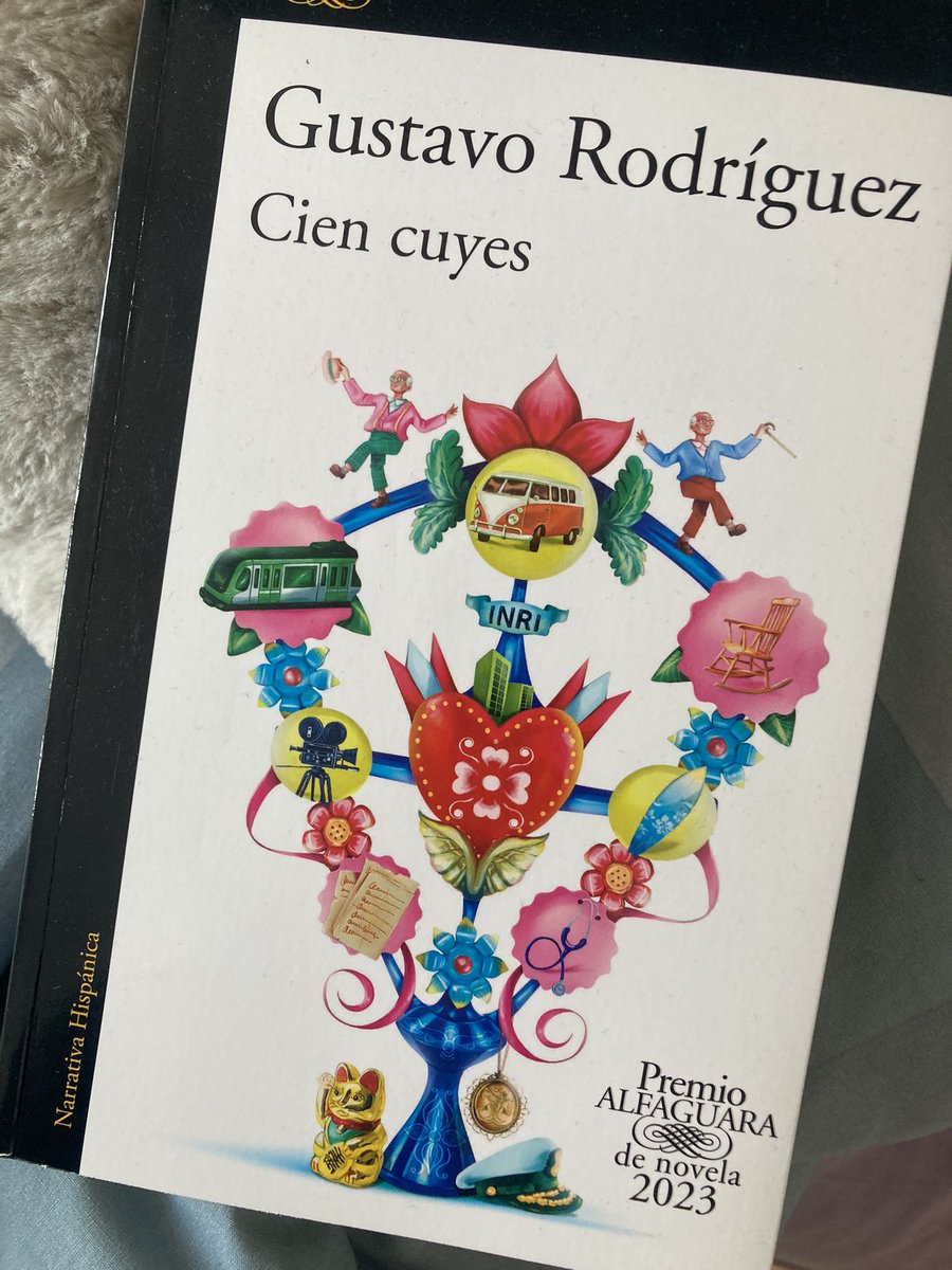 twitroncagliolo's tweet photo. Qué ternura la de estos personajes. Me han entrado ganas de darles personalmente sus medicinas, escuchar sus historias, cuidarlos…@GustavoEscribe construye ancianos de ficción porque no sabemos ver a los de verdad. https://t.co/CfLW492zN1
