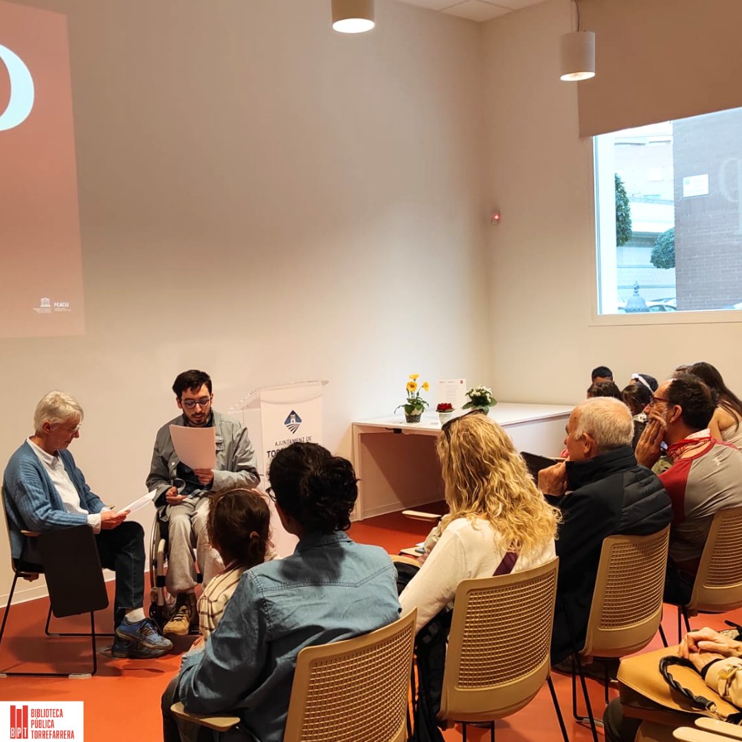 Ahir a la tarda vam celebrar el #DiaMundialdelaPoesia2023 amb una lectura de poemes a càrrec dels usuaris i usuàries de la biblioteca.

Un acte molt acollidor i emotiu on la poesia va ser la veritable protagonista de la vetllada.

Moltes gràcies per la vostra participació!