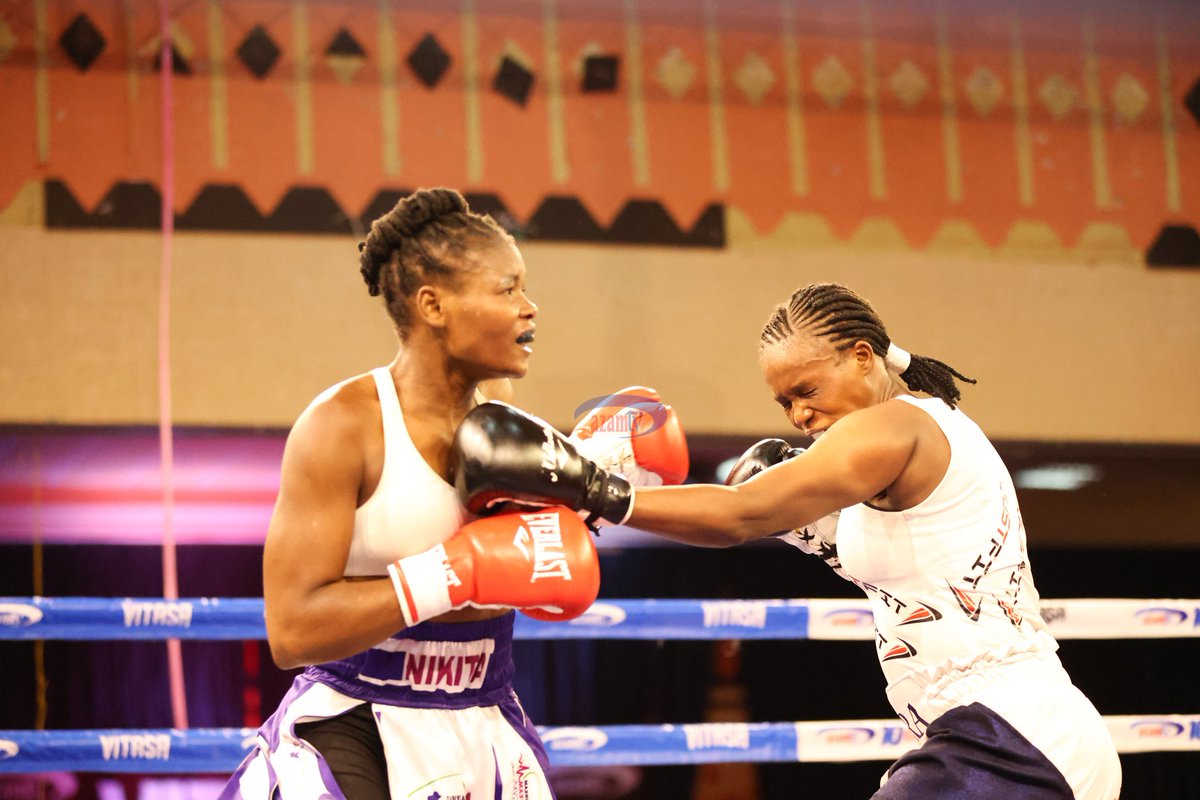azamtvtz's tweet photo. QUEEN OF BOXING: Zinapigwa ulingoni na Mtanzania, Nasra Msami dhidi ya Chiedza Homakoma kutoka Zimbabwe kwenye pambano la sita usiku huu.
Tuko LIVE #AzamSports3HD
#VitasaNight #UsikuWaVitasa #QueenOfBoxing #WomenCrushWednesday #StumaiMukiVsChimwemweBanda #UbungoPlaza https://t.co/JXAqORbAqU