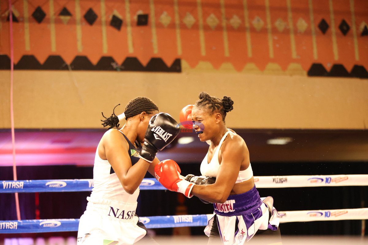 azamtvtz's tweet photo. QUEEN OF BOXING: Zinapigwa ulingoni na Mtanzania, Nasra Msami dhidi ya Chiedza Homakoma kutoka Zimbabwe kwenye pambano la sita usiku huu.
Tuko LIVE #AzamSports3HD
#VitasaNight #UsikuWaVitasa #QueenOfBoxing #WomenCrushWednesday #StumaiMukiVsChimwemweBanda #UbungoPlaza https://t.co/JXAqORbAqU