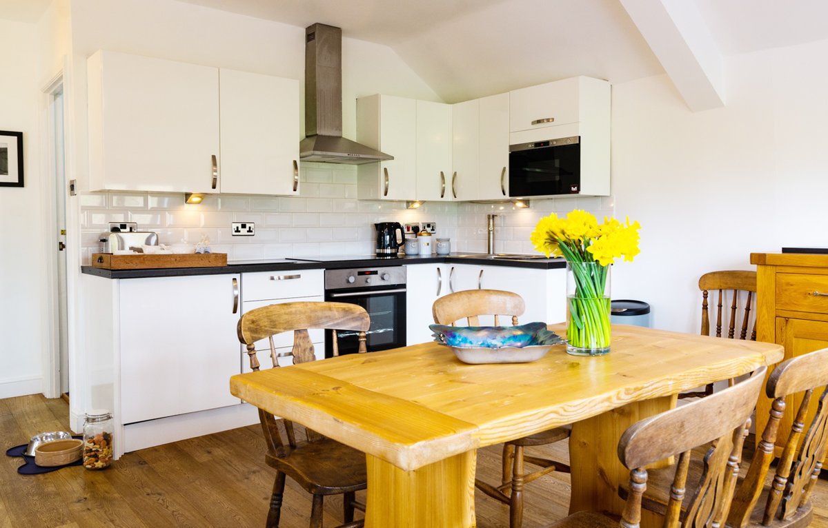 BullsHeadFoolow's tweet photo. Happy English Tourism Week!🥳
Our self-catering apartment offers the perfect base to explore the beautiful Peak District.🌿
🛌 Two bedrooms for up to 4 ppl
🏡 Stay for 3, 4 or 7 nights
🐶 Pooches are very welcome!
#EnglishTourismWeek23 #VisitEngland #PeakDistrict #Staycation https://t.co/wGKg8zmlAn