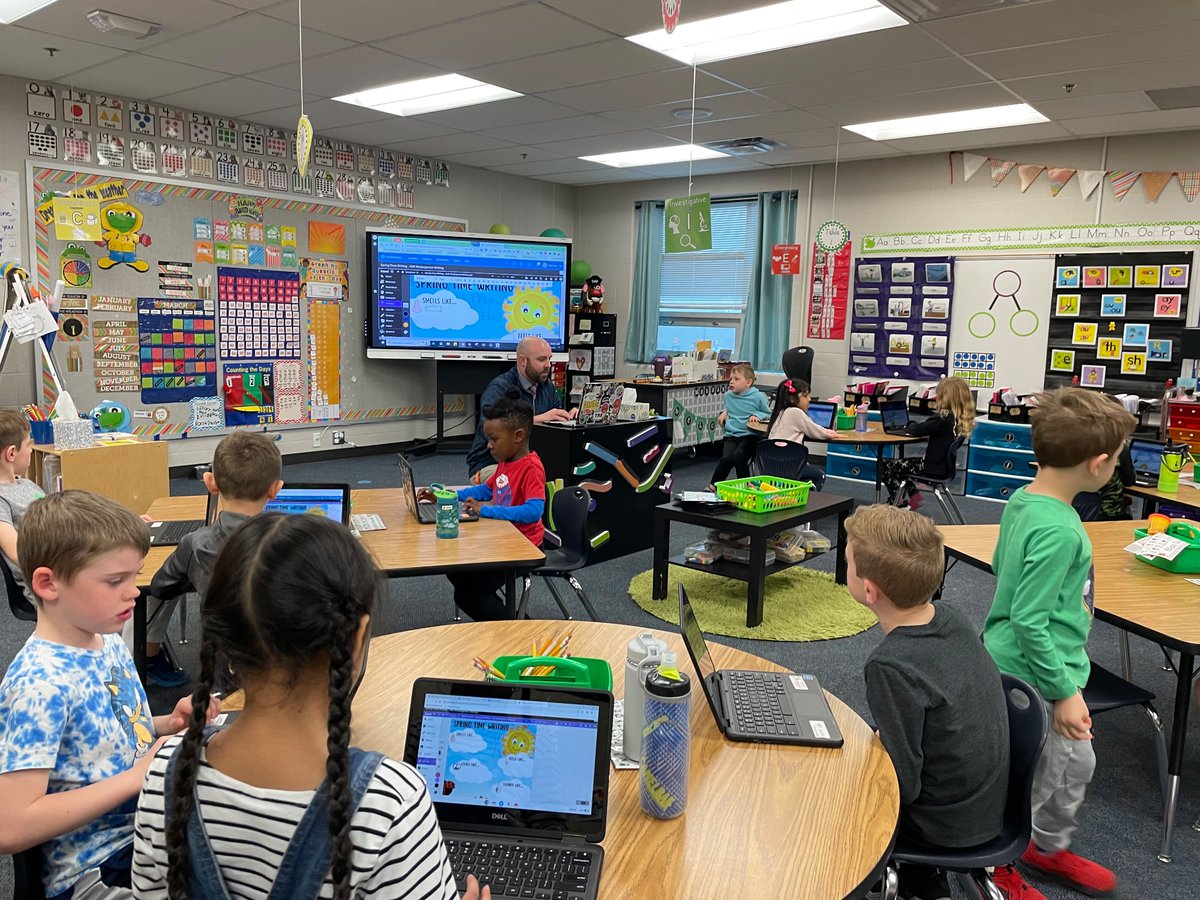 Thank you <a href="/LSR7HILLITS/">Cam Hill</a> for introducing Kami to these kinder kids. They are pros now! 👏🏼 👏🏼 👏🏼 <a href="/LSR7/">Lee's Summit R-7 Schools</a>  <a href="/hhehornets/">Hawthorn Hill Elementary</a>