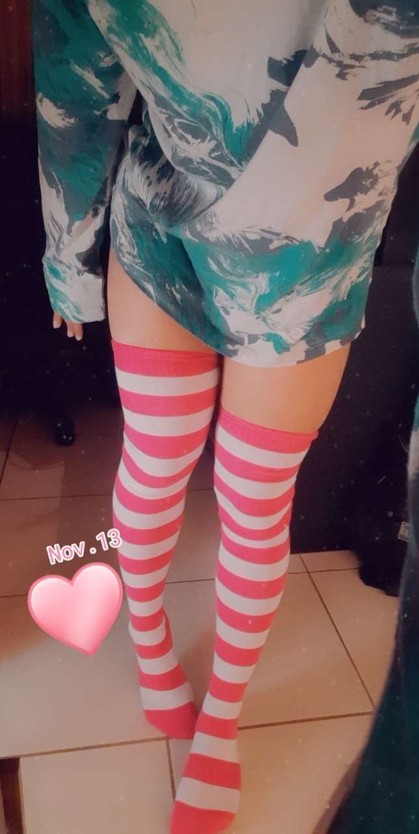 AlexPancakes's tweet photo. New to twitter!
but happy to be a femboi~
#femboy #thighhigh https://t.co/8JLYDJnK7L