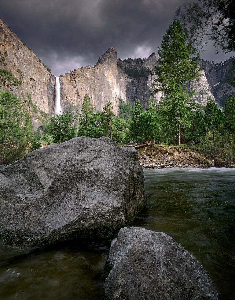 It's just a matter of time before the snow melts in Yosemite Valley and we are given glorious views like this one here. The falls are raging so we can only imagine how dramatic the next few months will be. 📸🙌 Bridalveil Fall, Stormlight, Yosemite by Keith Walklet