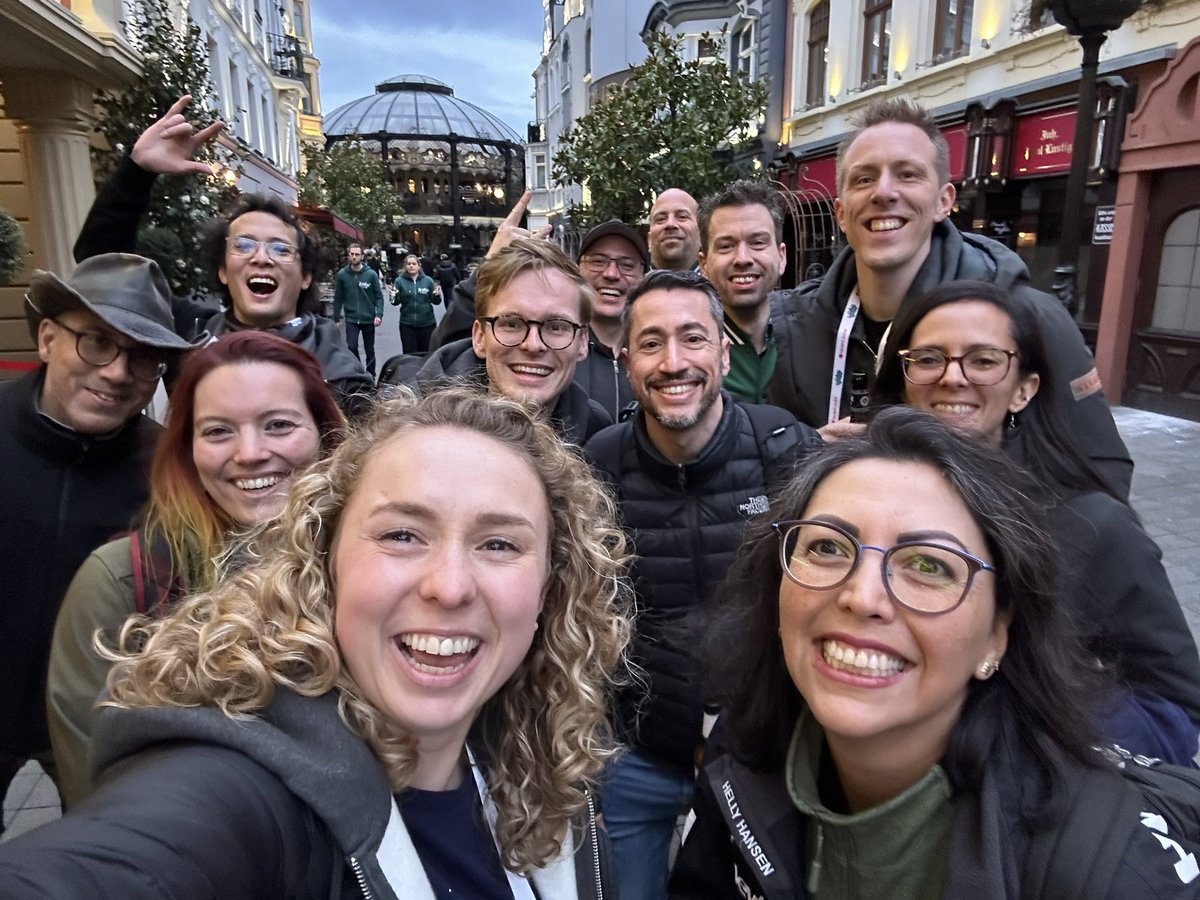 gracejansen27's tweet image. What a wonderful crew to end @JavaLandConf with! 😄🎢☕️
Thanks to all the #Javaland organisers who created such a fantastic event.