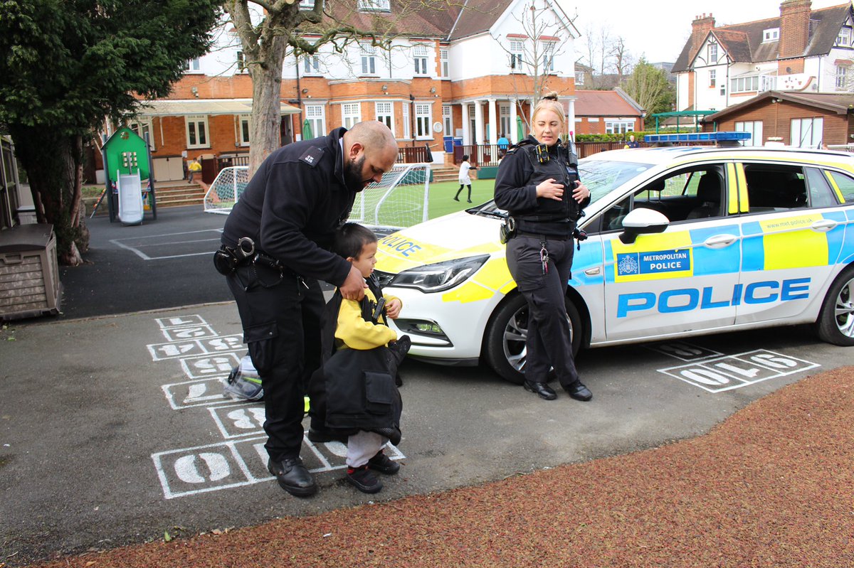 WCPS_Reception's tweet image. We had some special visitors from @MPSMerton today to wrap up our ‘Superheroes’ topic … you might have heard the sirens!🚨👮‍♀️🚓

#wimbledoncommonprepschool #eyfs #eyfsteachers #superheroestopic #iaps