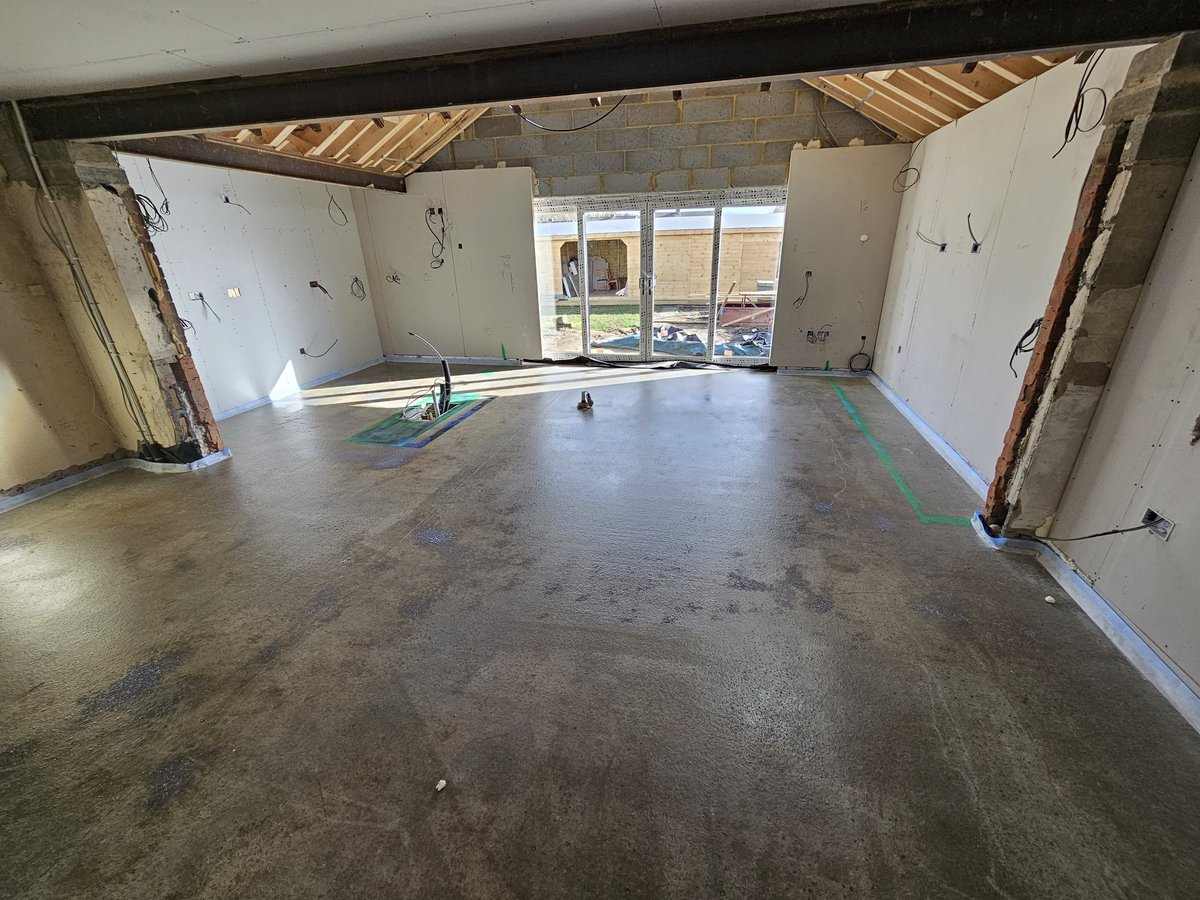 HeatingHodgson's tweet photo. UFH job all castlated and layed ready for pressure testing and screed in Washington. 
#nuheat
#lopro10max
#ufh https://t.co/lZdavZBMTA