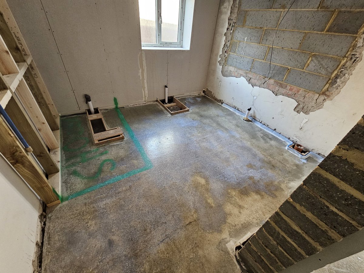 HeatingHodgson's tweet photo. UFH job all castlated and layed ready for pressure testing and screed in Washington. 
#nuheat
#lopro10max
#ufh https://t.co/lZdavZBMTA