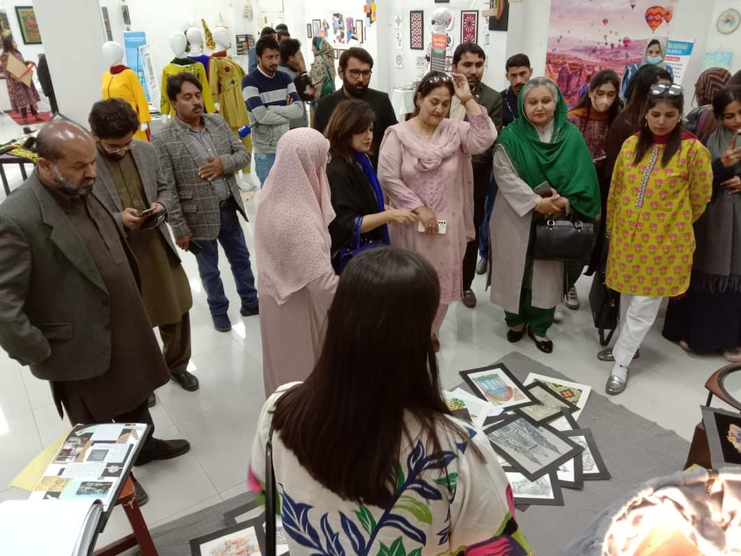 JhangUniversity's tweet photo. Vice Chancellor Prof. Dr. Nabila Rehman along with Guest of honor Dr. Asna Mubashra (HoD Textile Design department) Punjab University, Inaugurated the Final Year's Mini Thesis Display 2023 @JhangUniversity https://t.co/92iblCK2Kl