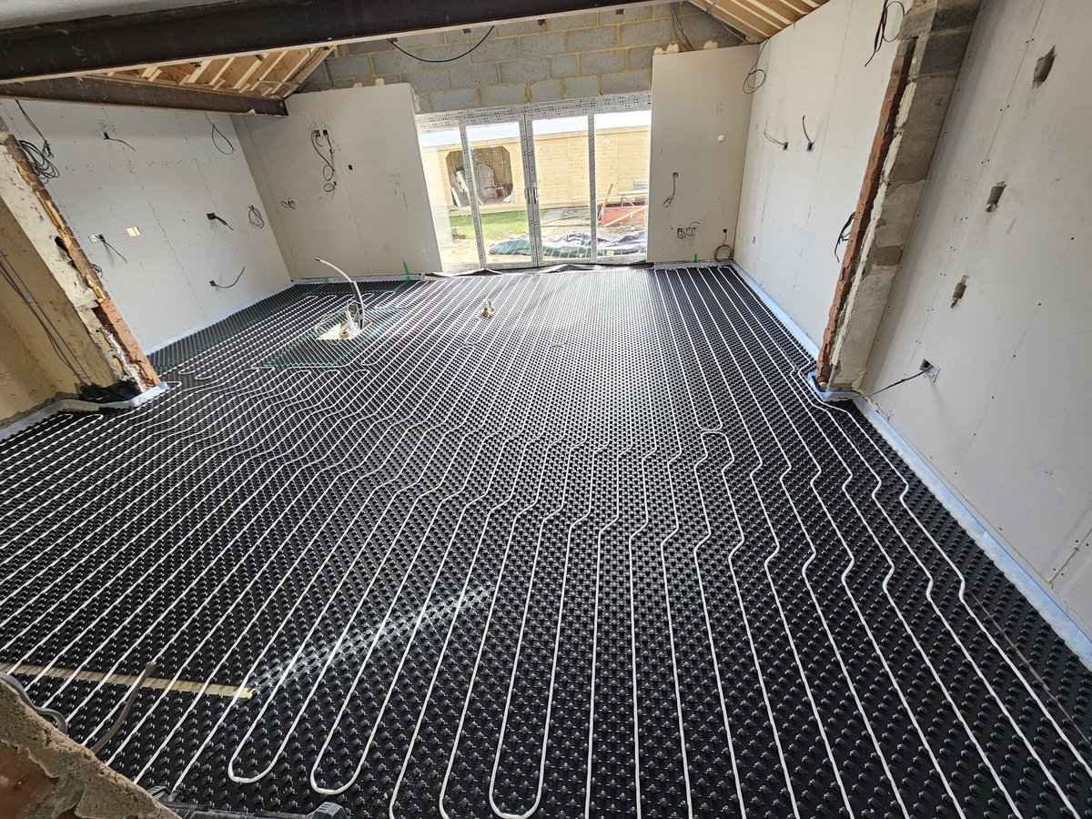 HeatingHodgson's tweet photo. UFH job all castlated and layed ready for pressure testing and screed in Washington. 
#nuheat
#lopro10max
#ufh https://t.co/lZdavZBMTA