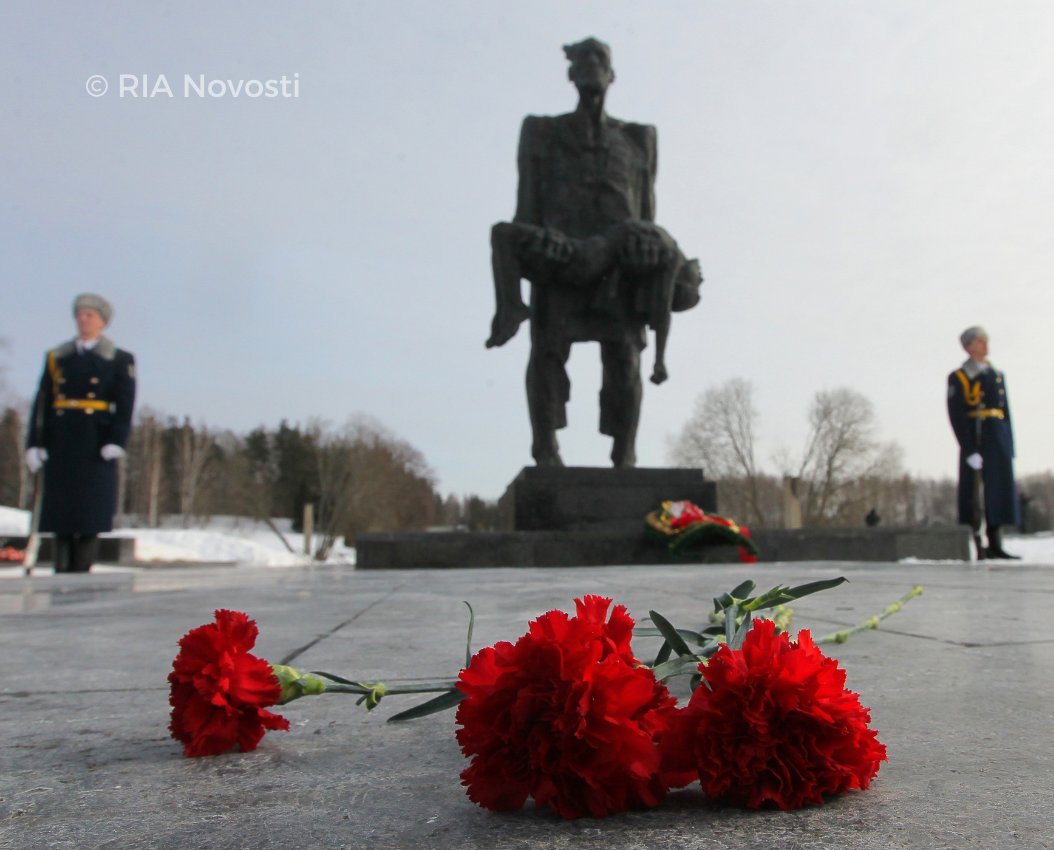 RussianEmbassy's tweet photo. #OTD 8️⃣0️⃣ years ago Nazi butchers from SS-Sturmbrigade Dirlewanger &amp; Schutzmannschaft Battalion 118 (aka Ukrainian Shuma, as its core consisted of 🇺🇦nationalists &amp; collaborators) burned #Khatyn village &amp; its 149 residents, incl 75 children.

🕯️ #WeRemember #NoStatuteOfLimitations https://t.co/WArpgDFM8Y