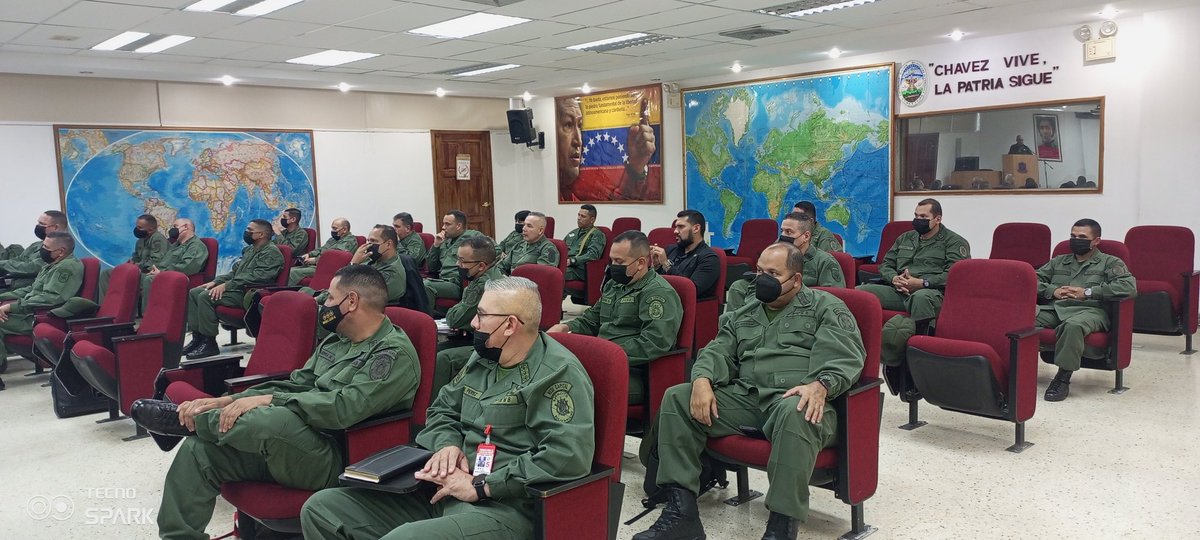 iaesen_umbv's tweet photo. #22Mar #Ahora el GD. Johan Hernández Lárez Comandante de la @ZMiranda43  ofrece la Conferencia "La ZODI Miranda y su aporte a solución de problemas en el marco de la Seguridad de la Nación" a los #Maestrandos de la Cohorte 2022-2023 N° 51.  #IaesenEnRevolucion https://t.co/cg3gPcyKSP