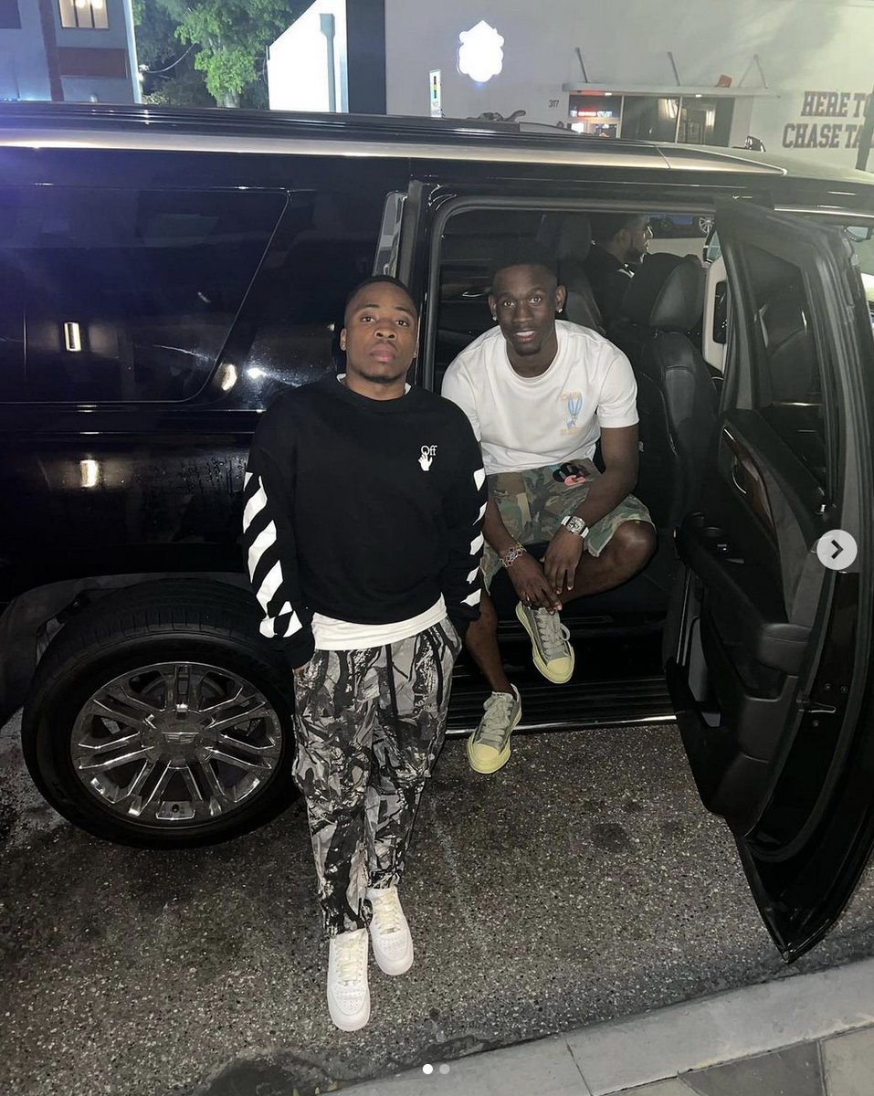 MenInBlazers's tweet photo. BALOGUN IN FLORIDA? 🚙🌴

Folarin Balogun just posted two pictures to his IG that have American Soccer Twitter in meltdown mode. 🤯

✅ Steering wheel on left side? 
✅ Palm trees? 
✅ Orlando restaurant ('HERE TO CHASE TAIL')? 

Flo might be coming home. 🙌🇺🇸🦅 https://t.co/XASmAQOuyo