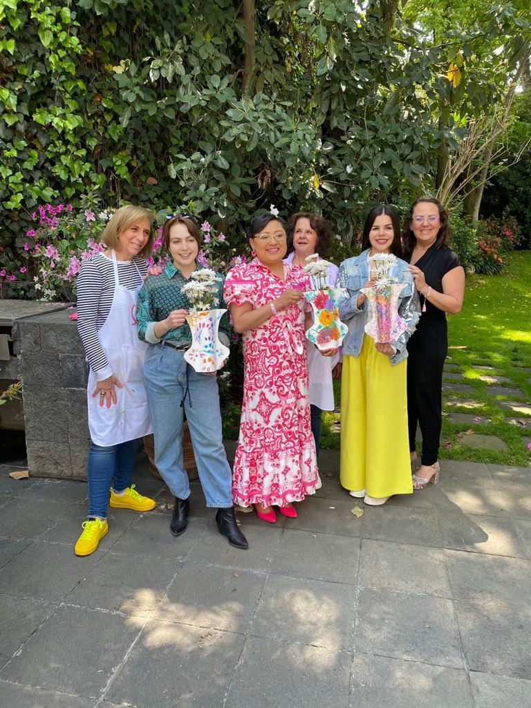 También agradecemos al Dr. Israel Jerónimo López Subsecretario de Educación Media Superior <a href="/Edomex/">Gobierno del Estado de México</a> por acompañarnos en nuestro taller del día de ayer. 

Y un especial agradecimiento a <a href="/katherinemora90/">Katherine Mora</a> y a <a href="/ReginaPavonOf/">Regina Pavón</a> por sumarse como voluntarias de #Pintaditas.