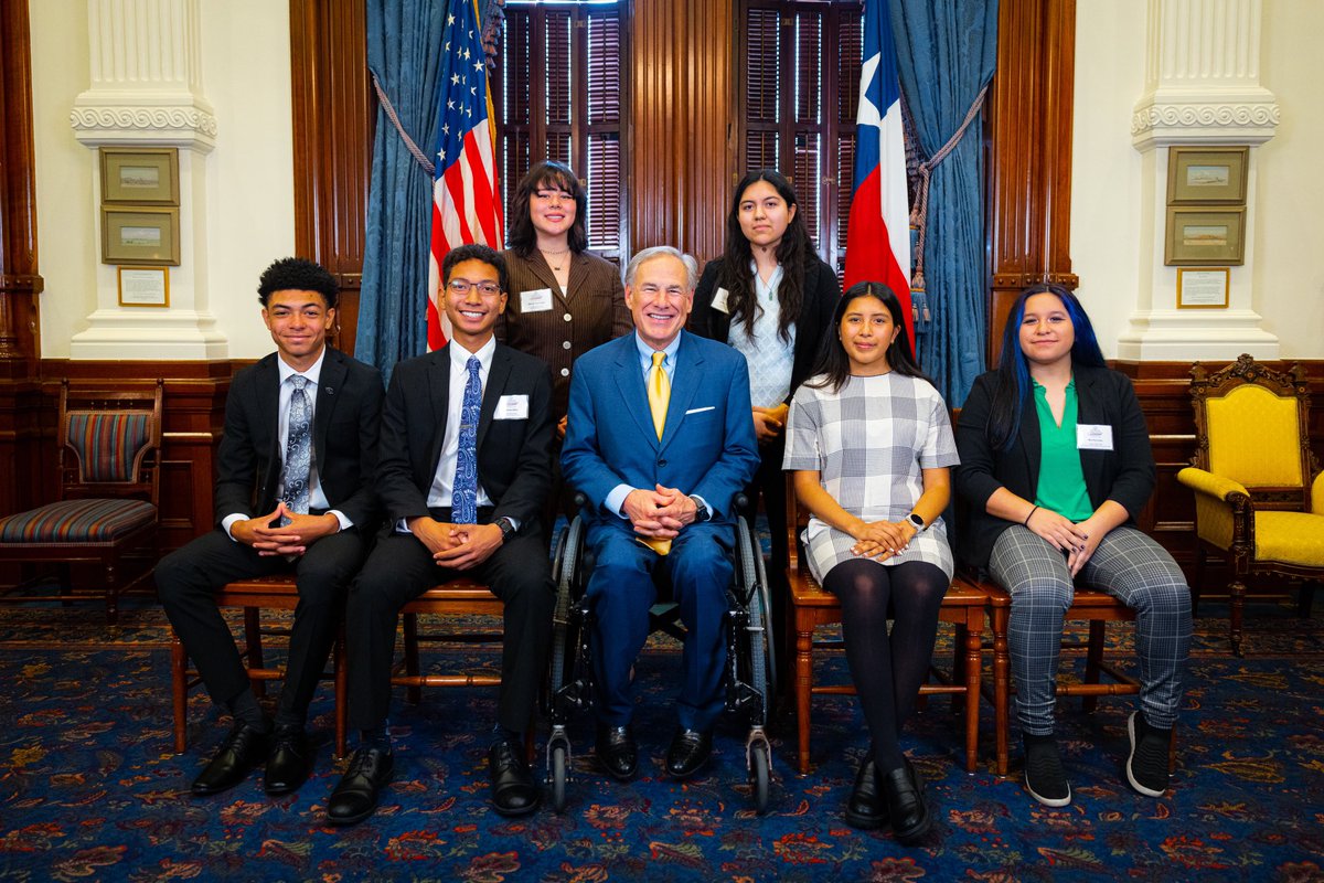 GovAbbottPress's tweet photo. Congratulations to the Boys and Girls Club Texas Youth of the Year!

Great to welcome these inspiring young men and women to the Texas Capitol yesterday. I look forward to seeing the great things they will continue to achieve in the future. https://t.co/07rQE2fF40