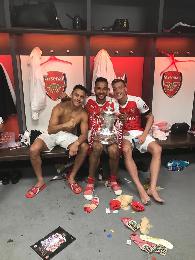 theowalcott's tweet image. Incredible player and person. I wish you happiness in your next journey @M10 ❤️