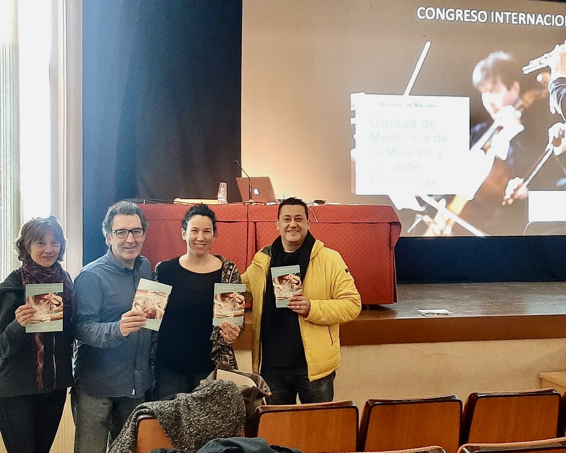 GVASalutManises's tweet photo. Guillermo Dalia, Psicólogo Clínico de la Unidad de Medicina de la Música ha presentado Nuestra Unidad en Banyeres de Mariola. #TalentoManises https://t.co/FoRoDbSPTs
