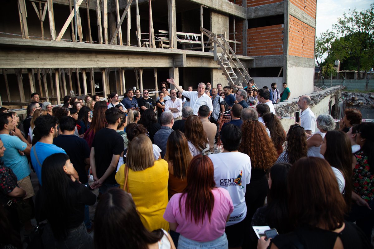 unahurlingham's tweet photo. 🏗️¡LA @unahurlingham SIGUE CRECIENDO!

El lunes por la tarde la comunidad educativa de la Universidad participó de la recorrida por la obra La Patria en su etapa I. 

📚🥰Tendrá más de 18 aulas, oficinas, anfiteatro para 300 personas, hall principal, entre otras instalaciones https://t.co/adJRW0wvdJ