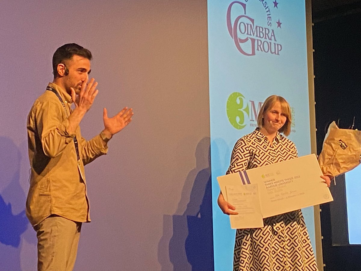 AarhusUni's tweet image. Ida Cecilie Jensen fra Eco-Science vandt her til aften den lokale udgave af @3MT_official i Stakladen. Publikumsprisen gik til Milica Milic fra Bio- og Kemiteknologi #phd Tillykke til begge vindere. 👏🎉