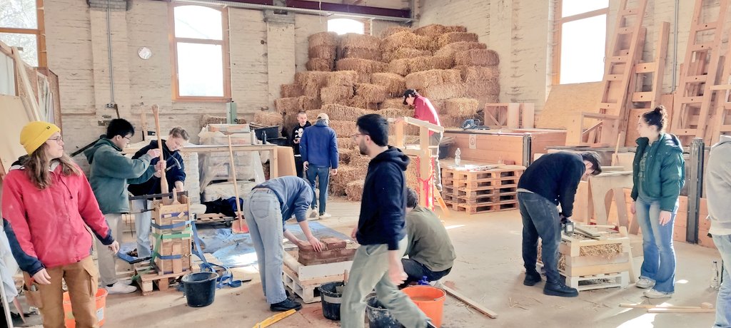 BurchertMichael's tweet photo. All the good things from the past new interpreted that you probably don't get to know in architecture school, yet.
Sneak peek at exhibition models from the frugal.bauen student team @HCUHamburg You can see them in Hamburg soon. #bauwende https://t.co/sYaOZtlA2i