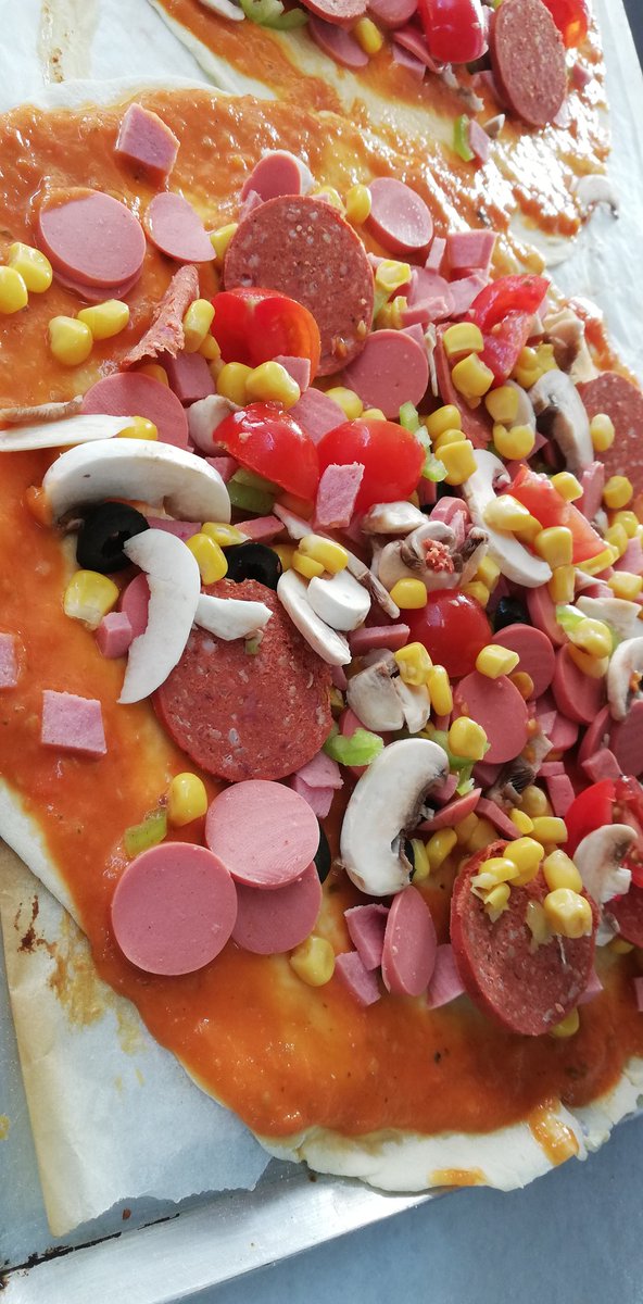 mslkitchenn's tweet photo. Mmmm Pizza #mysweetkitchen #delicious #pizza https://t.co/4CijdcWteL