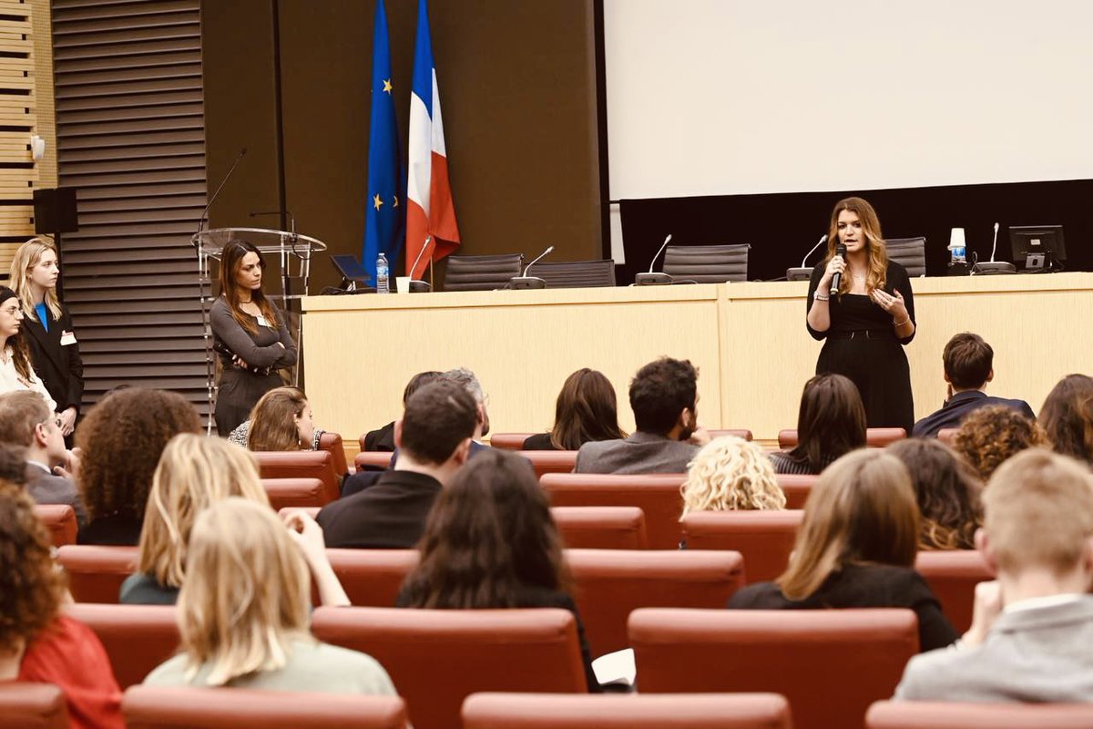 MarleneSchiappa's tweet image. #CNR 👩‍💻 | Les femmes sont les 1ères victimes des discours de haine et du harcèlement en ligne ! Depuis 2017, nous agissons ensemble pour faire d&apos;internet un endroit sûr pour les femmes ⤵️