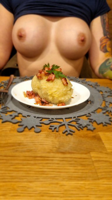 Pierwszy i ostatni raz w życiu zrobiłam kartacze całkowicie sama 👩&zwj;🍳😮&zwj;💨 https://t.co/5S9HJYYSSd<a href="/tag/qatarworldcup2022"class="tags"><span>#qatarworldcup2022</span></a><a href="/tag/polmex"class="tags"><span>#polmex</span></a>