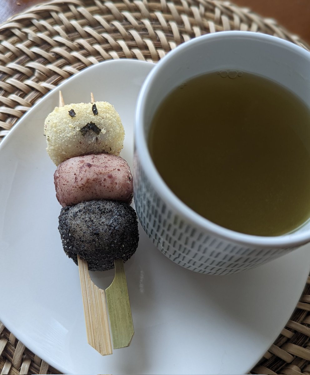kupoknots's tweet photo. My hub fixed me some dango (⁠っ⁠˘̩⁠╭⁠╮⁠˘̩⁠)⁠っ🍡♡

#MonsterHunter 
@monsterhunter https://t.co/pFK346aTtK