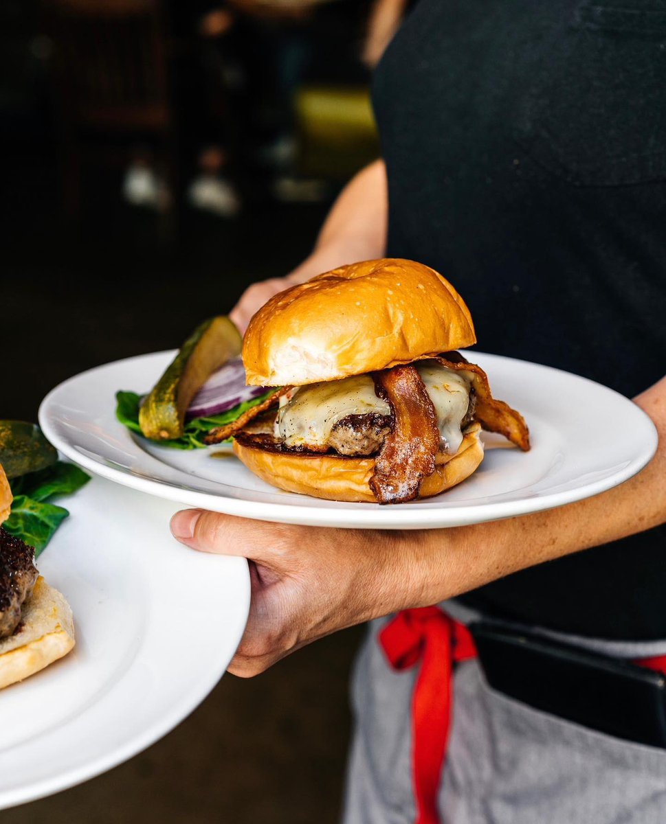 OriginalNFV's tweet photo. RP #NormanRoseTavern #napa
·
We take our ingredients very seriously! Buns from #pauliesbagelsnapa, Ground Beef from #fivedotranch, your choice of cheese and a house made pickle!
#downtownnapa #freshburger #thoughtfullycrafted #burgertime #freshfood #donapa #downtownnapa https://t.co/RpbehBgsNE