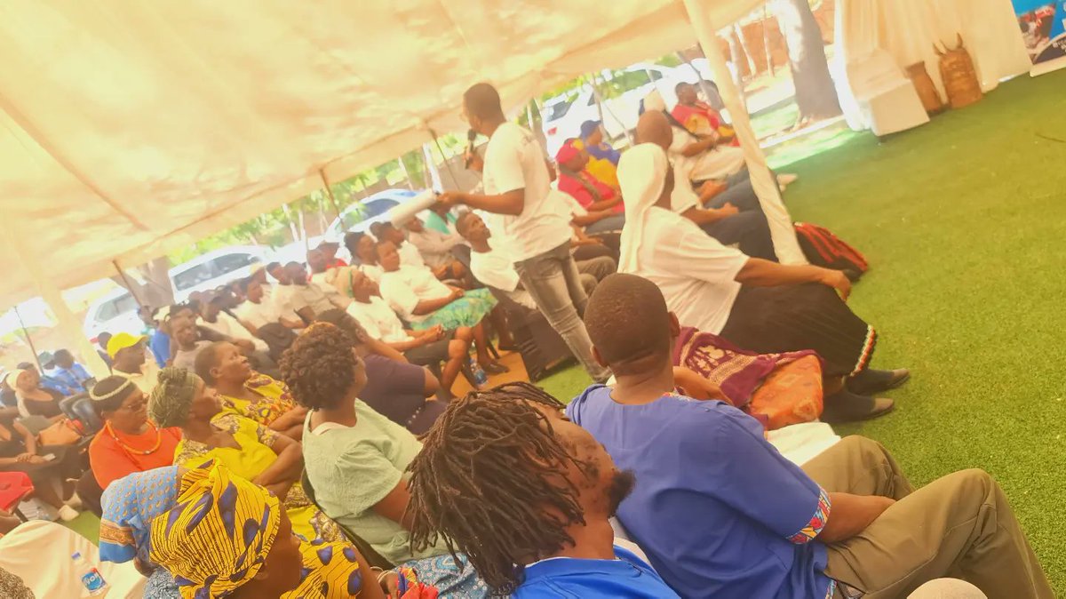 LloydMungoni's tweet photo. Day 3 -ย 22/03/23
CULTURAL EXCHANGE FESTIVAL (ZIMBABWE & SOUTH AFRICA)
Theme: Promoting Cultural Diversity, Values of Ubuntu and Social Inclusion
Venue : Londa Hotel
Special Thanks to CCJP and Messina Legal Aid Office (MLAO).
#YourMCOfChoice #TheEdutainer https://t.co/0AAEW12775