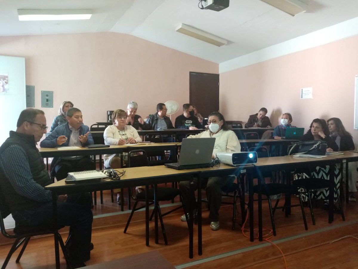 BasicaSEPH's tweet photo. La Dirección de Investigación Educativa , da a conocer a la #DGDC, los proyectos de investigación que se están desarrollando en conjunto con la Universidad Autónoma del Estado de Hidalgo.

@natycastrejonv https://t.co/600W5VdrAX