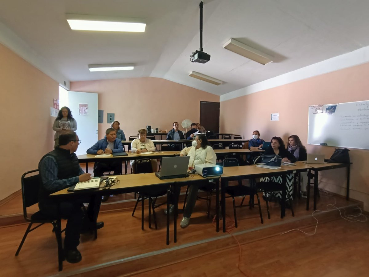 BasicaSEPH's tweet photo. La Dirección de Investigación Educativa , da a conocer a la #DGDC, los proyectos de investigación que se están desarrollando en conjunto con la Universidad Autónoma del Estado de Hidalgo.

@natycastrejonv https://t.co/600W5VdrAX
