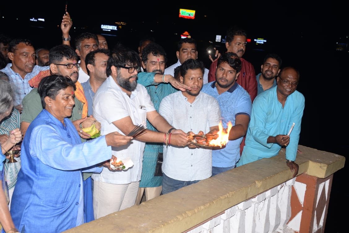 Performed #Mhadei maha aarti on the occasion of #WorldWaterDay2023 & #gudipadwa2023 & thanked her for nurturing the entire #westernghats and #goa #mhadei #lifelineofgoa #SaveMhadeiSaveGoa @pfgoa