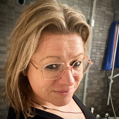 #nieuweprofielfoto
50 and happy. 50 and enjoying life to the fullest. 50 and finally enjoying my own face, embracing myself. It took me 50 years. #selflove ❤️