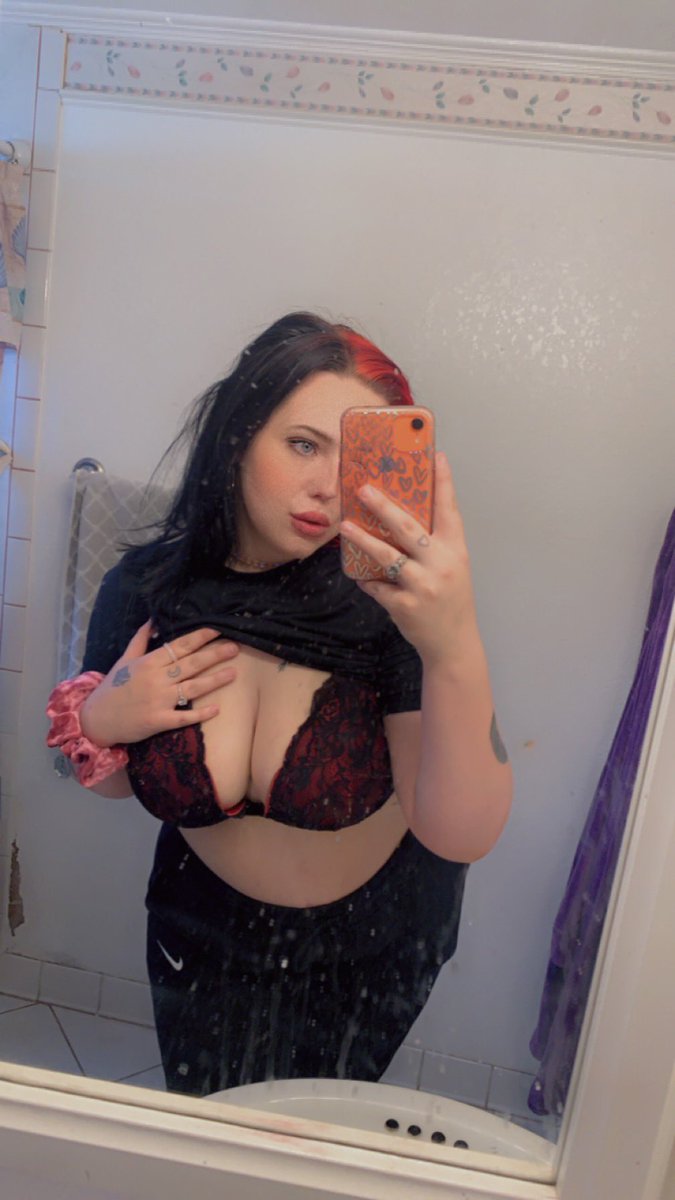 AjaMarie513's tweet photo. Onlyfans link in biooo 💋🖤🍒 https://t.co/YyAWW3eRFL