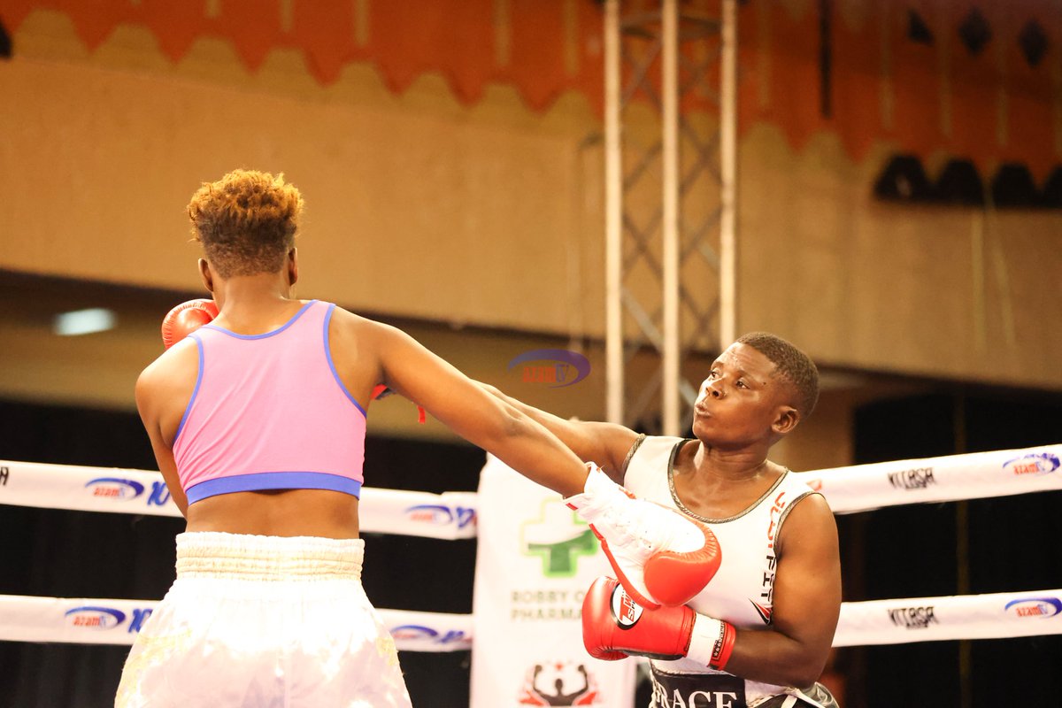 azamtvtz's tweet photo. QUEEN OF BOXING: Mtanzania, Grace Mwakamele anazidunda na Luckia Ali kutoka Malawi kwenye pambano la saba usiku huu.
Tuko LIVE #AzamSports3HD
#VitasaNight #UsikuWaVitasa #QueenOfBoxing #WomenCrushWednesday #StumaiMukiVsChimwemweBanda #UbungoPlaza https://t.co/1SGYZwKRTx