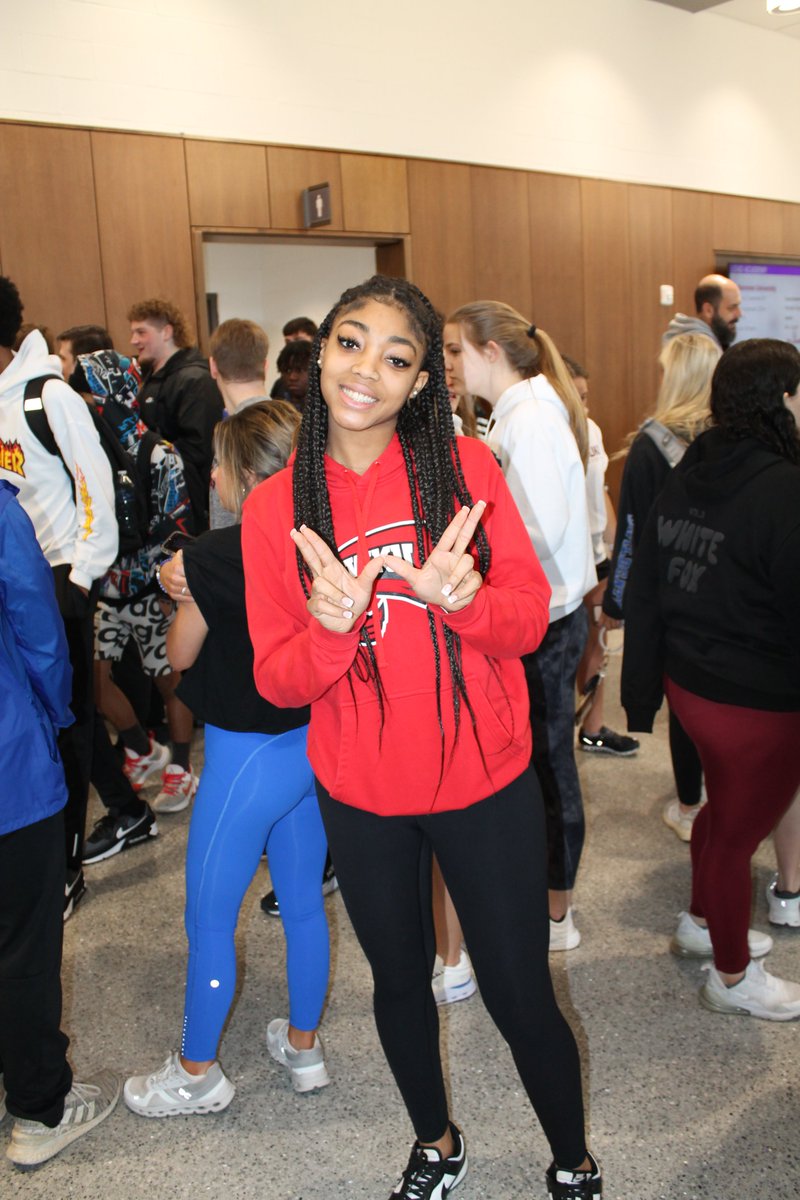 JoshPorterBGKY's tweet photo. College Cohort Decision Day! Can't wait to welcome these students to my Alma Mater, THE HILL! I bet not much has changed since the 90s. :) Go Tops!😀 https://t.co/hZJb6Df9CC