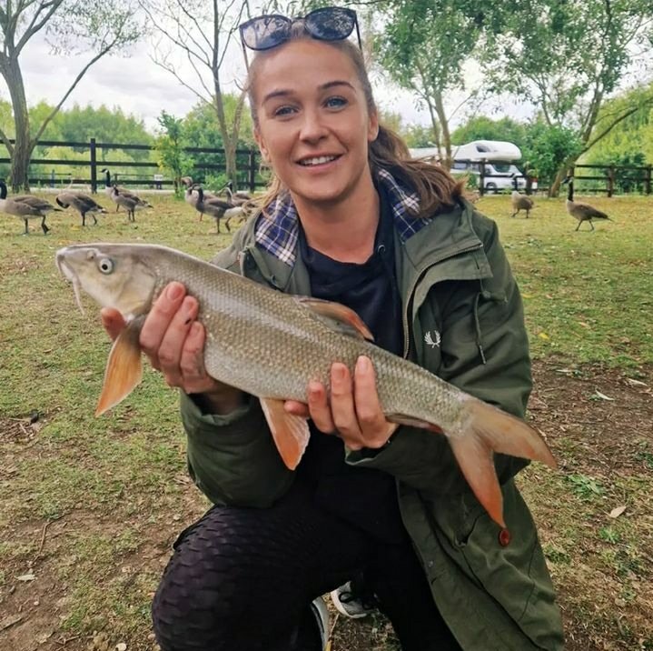 On my amazing first session fishing i had over the weekend..

I had this barbel. 😁

#barbel #barbelfishing #fishing #hooked #barbelfishinguk #barbelfish #fishinglife #womenfishing #womenfishtoo #anglerfish #ladyfish #ladyfishing #riverfishing #barbe #pelletfishing #barbeelvissen