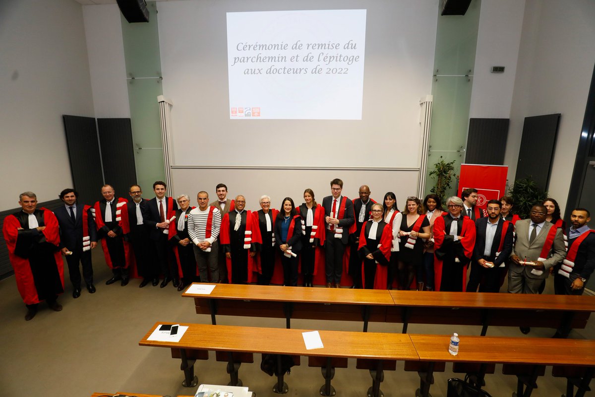 EcoleDroitTlse's tweet photo. Félicitations à nos docteurs 🎉👏 et bravo à l'@EddspUt1 pour l'organisation de cette cérémonie. https://t.co/nHzOpGWBY8