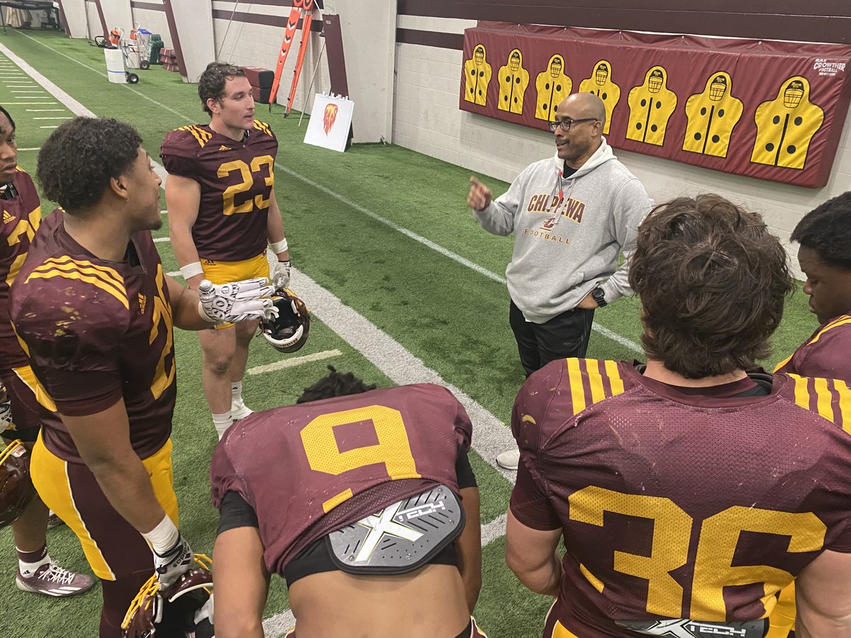 CMU_Football's tweet photo. 🔴🟡 Daily preparation=long-term success!

#FireUpChips🔥🆙🏈 https://t.co/5S6nKy4W8M