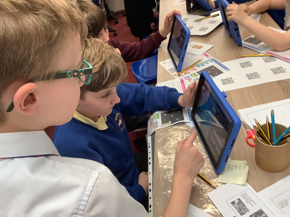 Parkfield's tweet photo. Some of our #TechnologyTeam enjoyed collaborating with other children from @elmwoodps1 @LittleHeatonCE and @HollinPrimary today on a variety of exciting #Computing activities. @piramiddcollab https://t.co/RF8T8iDRQV