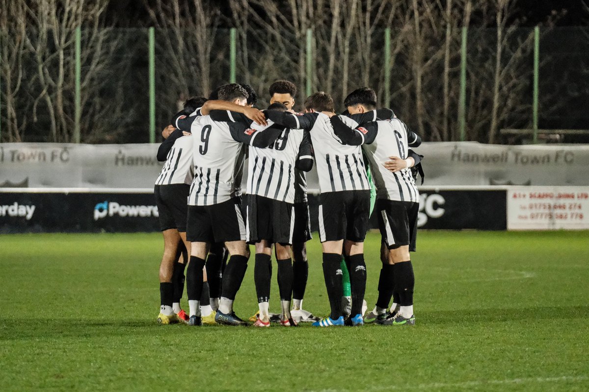 hanwelltownfc's tweet photo. 📸 @louisrjames 😍🖤🤍 https://t.co/XZ7q11HYVD