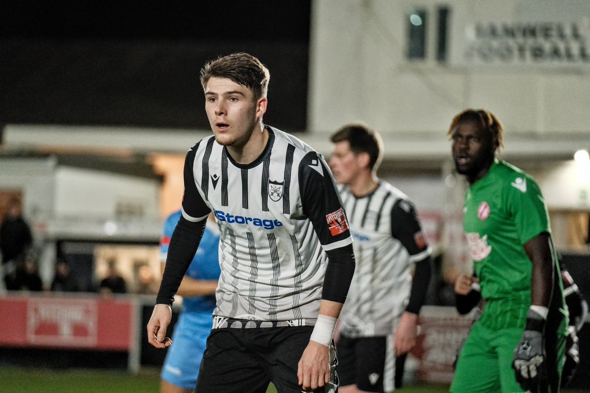 hanwelltownfc's tweet photo. 📸 @louisrjames 😍🖤🤍 https://t.co/XZ7q11HYVD