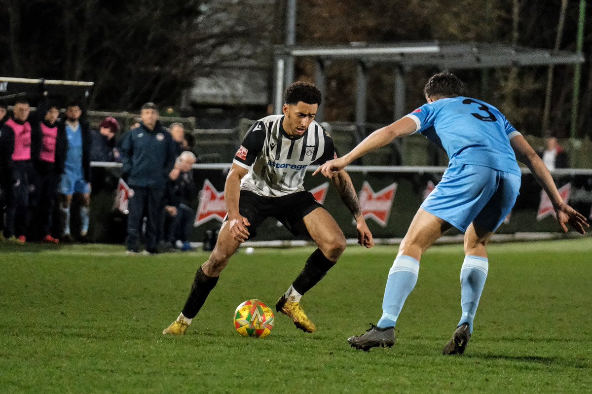 hanwelltownfc's tweet photo. 📸 @louisrjames 😍🖤🤍 https://t.co/XZ7q11HYVD