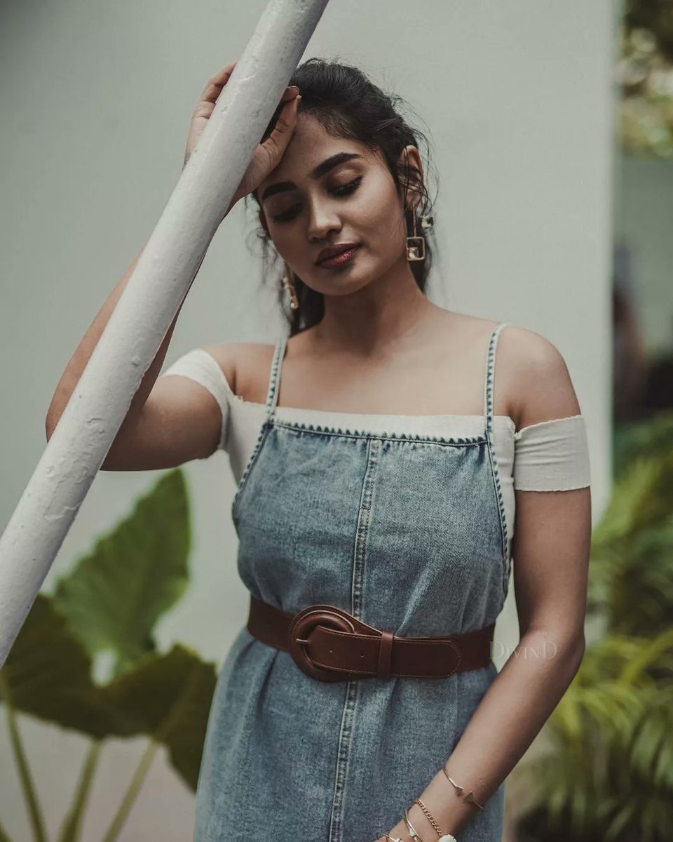 Freeze...Pose...Click📸😍

@teju_ashwini_  ❣️

#teju #tejuashwini #actress #dancer #model #SingleAayitenDi #Promotions #shoot #candid #fun #vibes #Kollywood #tamilmusic #tamilsong #tamilactress