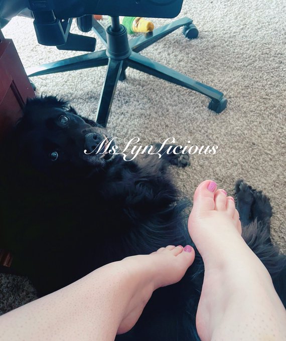 It was time for a polish change, also how perfect are my arches? #pedicure #selfcare #feetgram #toenails<a href="/tag/pedicure"class="tags"><span>#pedicure</span></a><a href="/tag/selfcare"class="tags"><span>#selfcare</span></a><a href="/tag/toenails"class="tags"><span>#toenails</span></a><a href="/tag/paintedtoes"class="tags"><span>#paintedtoes</span></a><a href="/tag/paintedtoenails"class="tags"><span>#paintedtoenails</span></a>