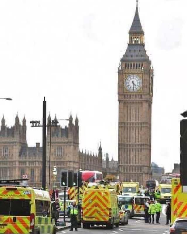 AndyBeasleyandy's tweet photo. 6years ago, that’s me on Westminster bridge dealing with the first attack of 2017, I then went on as part of the command teams for another 3 attacks. May all RIP and thank you to my Green, Blue and Red Family. https://t.co/xgNFDMrI2D