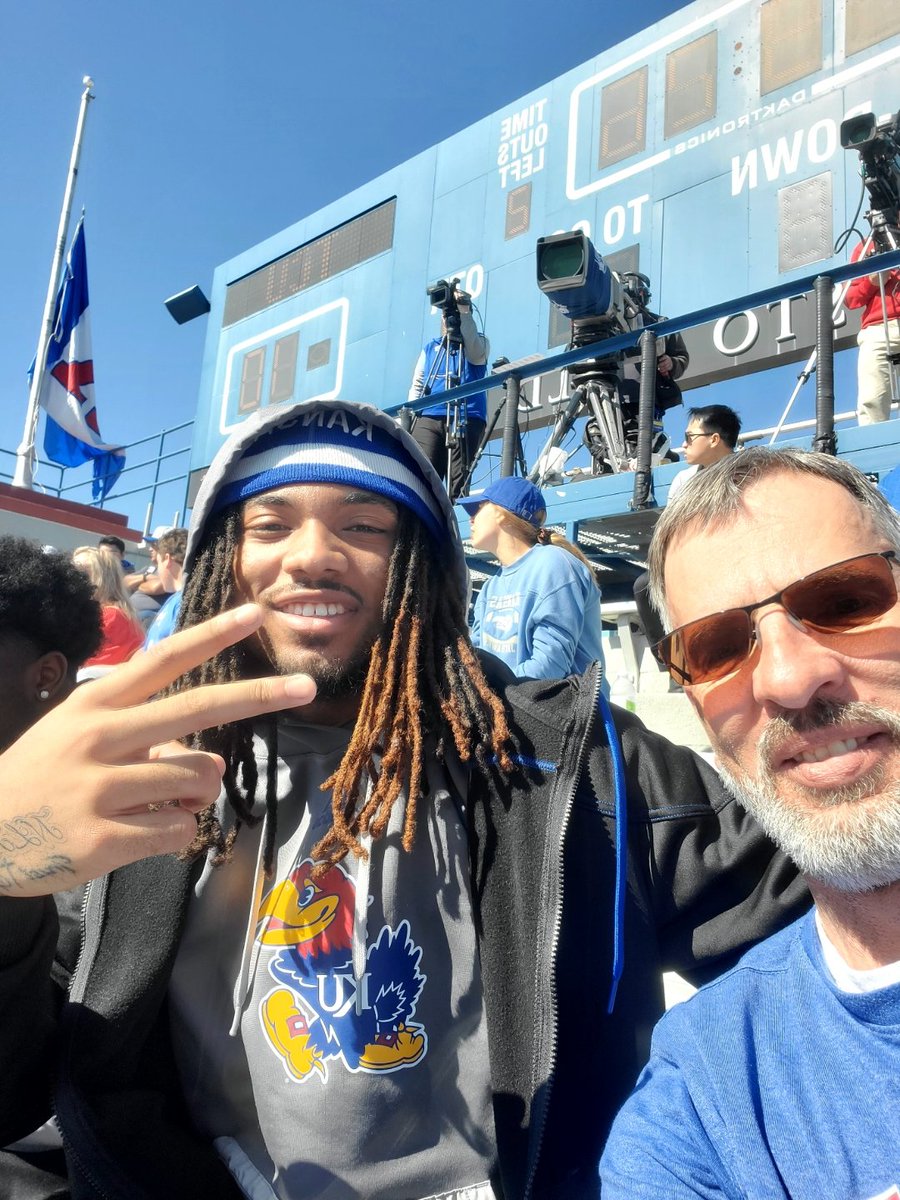 fresnovc8's tweet photo. @BobbyPettiford @KUHawkRecruit Best of luck to you Bobby! Always a fan of you and KU! #RCJHKU! https://t.co/7EsPCUu8R4