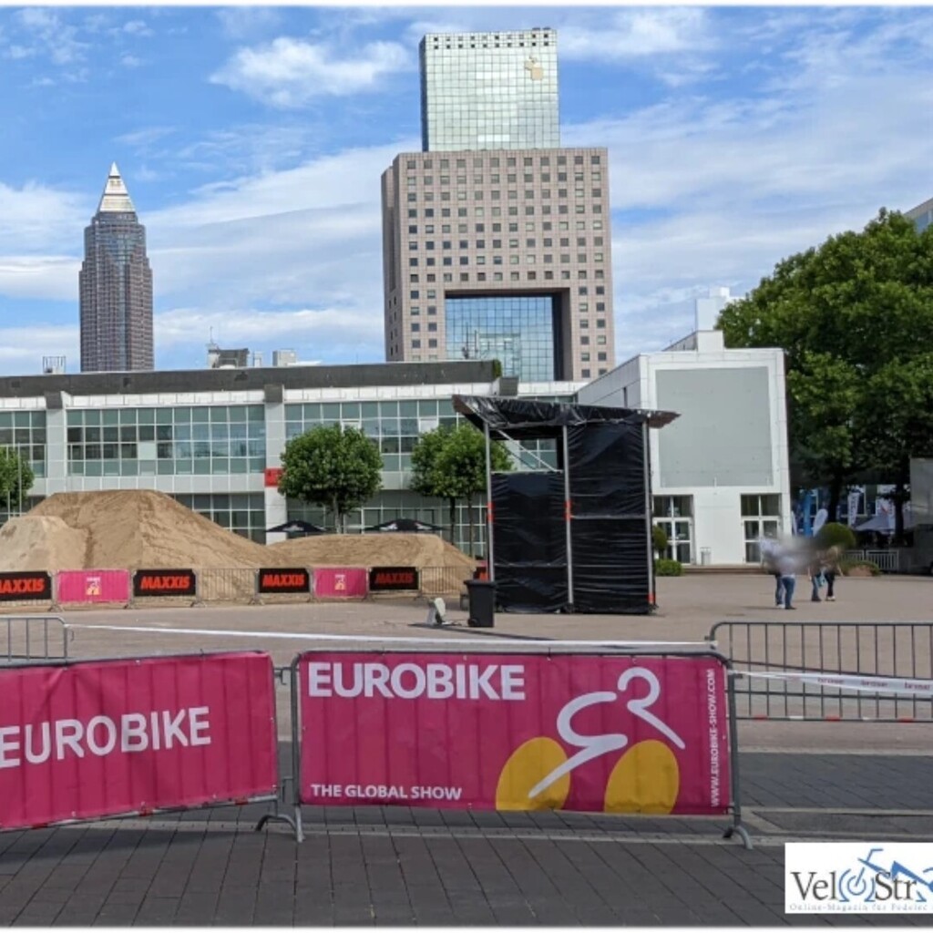velostromde's tweet photo. Schon weit vor dem Start der Eurobike 2023 geben die Organisatoren die Termine für die Eurobike 2024 bekannt. Doch dafür gibt es gute Gründe. Welche das sind steht auf https://t.co/ifXBHm2UFA⁣
⁣
#eurobikeshow #frankfurtammain #messefrankfurt https://t.co/CWRkmTivoK https://t.co/Yg7968tXKf
